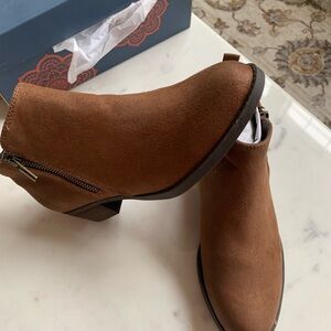 Carlos By Carlos Santana - Brie Zip Ankle Bootie
cognac / 8M